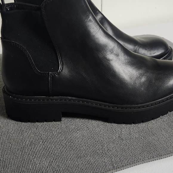 Black Leather Womens Boots - Picture 3 of 6